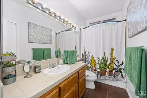 Bath - 314 Pine Falls Dr, Bakersfield, CA 93314 photo 4 of 4