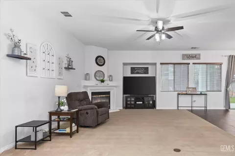 Living - 314 Pine Falls Dr, Bakersfield, CA 93314 photo 6 of 7