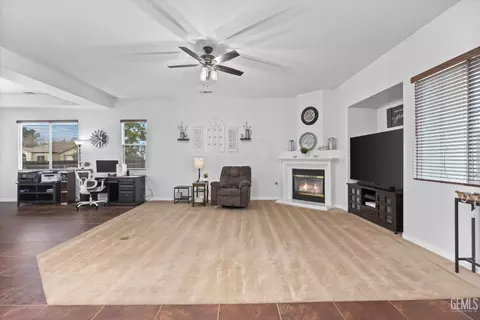 Living - 314 Pine Falls Dr, Bakersfield, CA 93314 photo 5 of 7