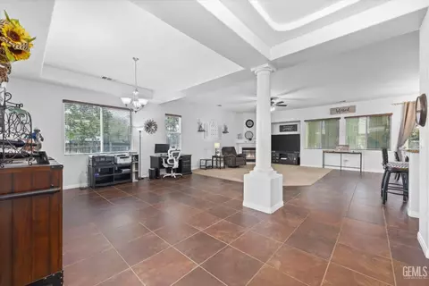 Kitchen - 314 Pine Falls Dr, Bakersfield, CA 93314 photo 1 of 13