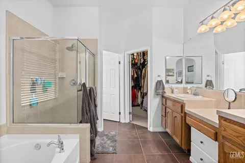 Bath - 314 Pine Falls Dr, Bakersfield, CA 93314 photo 1 of 4
