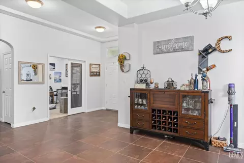 Living - 314 Pine Falls Dr, Bakersfield, CA 93314 photo 1 of 7