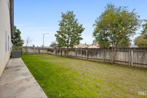 Exterior - 314 Pine Falls Dr, Bakersfield, CA 93314 photo 11 of 13