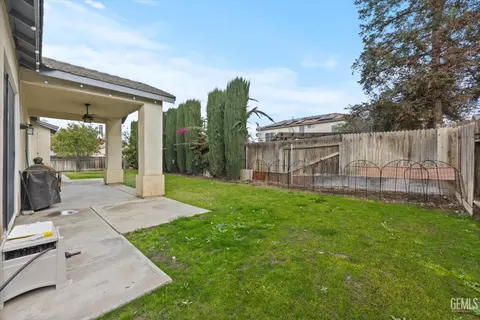 Exterior - 314 Pine Falls Dr, Bakersfield, CA 93314 photo 9 of 13