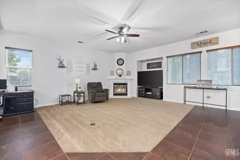 Living - 314 Pine Falls Dr, Bakersfield, CA 93314 photo 3 of 7