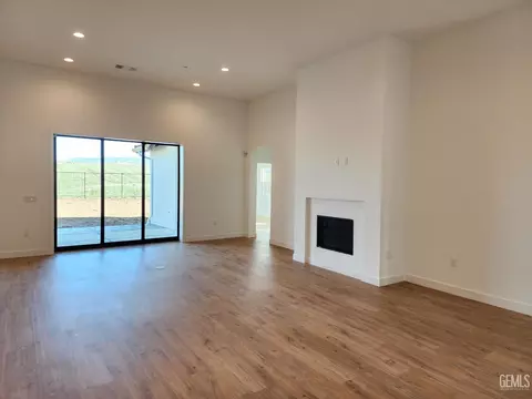 11802 Pendulum Dr, Bakersfield, CA 93306 photo 5
