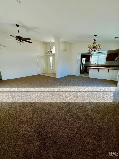 320 Pilgrim Ave, Taft, CA 93268 photo 5