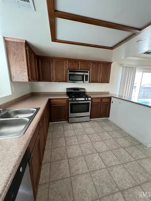 320 Pilgrim Ave, Taft, CA 93268 photo 4