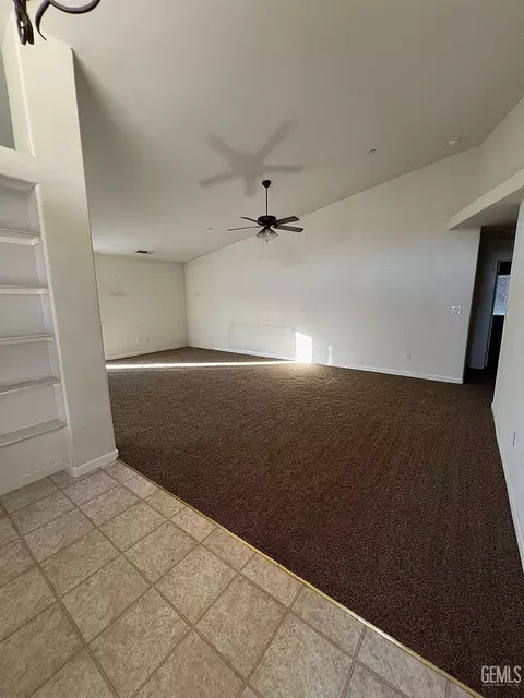 320 Pilgrim Ave, Taft, CA 93268 photo 2