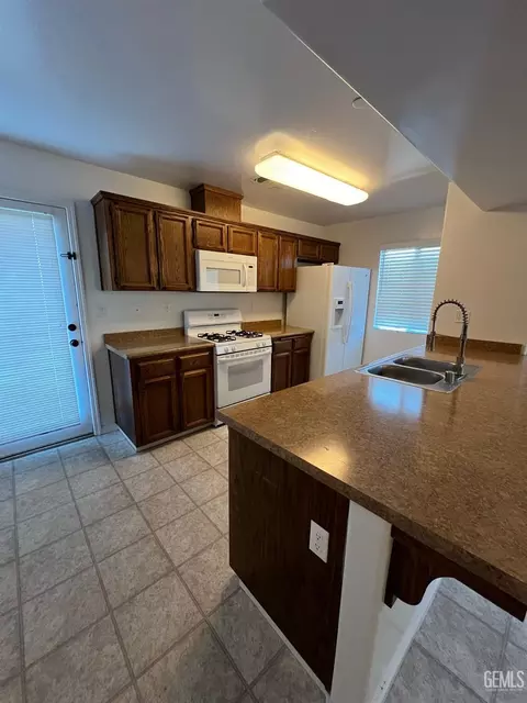 318 Sunset Ln, Taft, CA 93268 photo 6