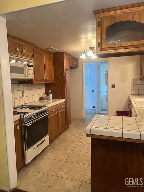 707 Pauley St, Tehachapi, CA 93561 photo 4