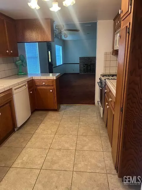 707 Pauley St, Tehachapi, CA 93561 photo 3