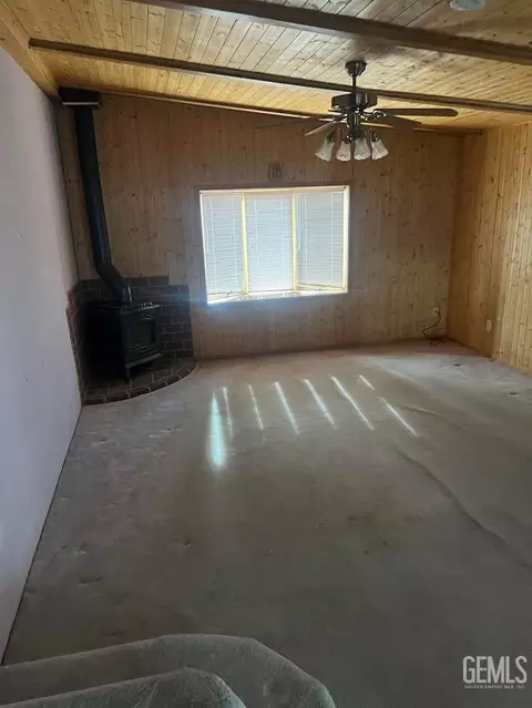 707 Pauley St, Tehachapi, CA 93561 photo 6