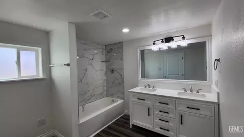 Bath - 519 Fillmore St, Taft, CA 93268 photo 2 of 3