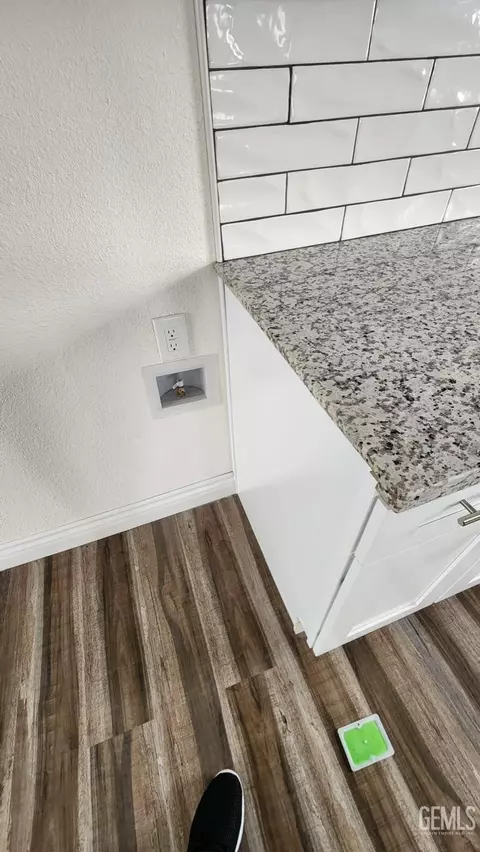 Kitchen - 519 Fillmore St, Taft, CA 93268 photo 5 of 6