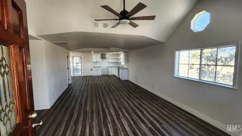Living - 519 Fillmore St, Taft, CA 93268 photo 1 of 2
