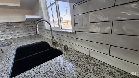 Kitchen - 519 Fillmore St, Taft, CA 93268 photo 2 of 6