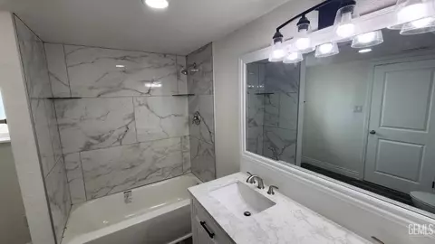 Bath - 519 Fillmore St, Taft, CA 93268 photo 3 of 3