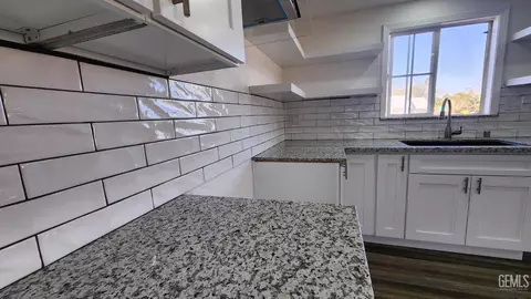 Kitchen - 519 Fillmore St, Taft, CA 93268 photo 4 of 6