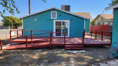 Exterior - 519 Fillmore St, Taft, CA 93268 photo 9 of 18