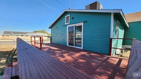Exterior - 519 Fillmore St, Taft, CA 93268 photo 6 of 18