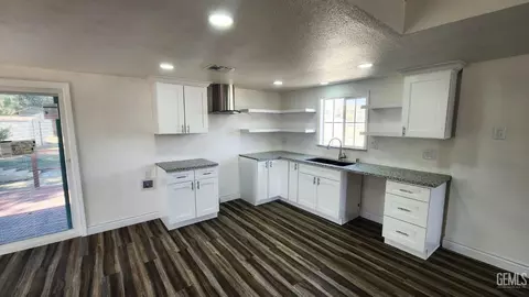 Kitchen - 519 Fillmore St, Taft, CA 93268 photo 1 of 6