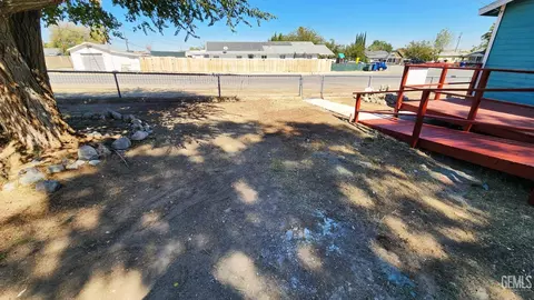 Exterior - 519 Fillmore St, Taft, CA 93268 photo 12 of 18