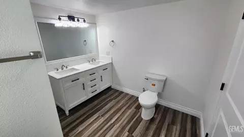 Bath - 519 Fillmore St, Taft, CA 93268 photo 1 of 3