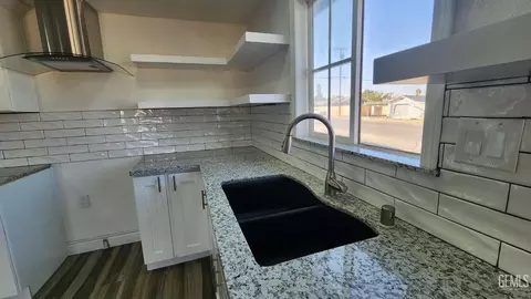 Kitchen - 519 Fillmore St, Taft, CA 93268 photo 3 of 6
