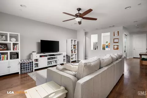 7909 Prism Way, Bakersfield, CA 93313 photo 9