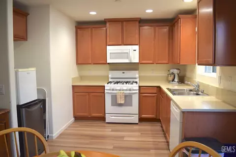 5918 Commonwealth Ave, Bakersfield, CA 93313 photo 8