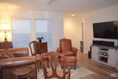 5918 Commonwealth Ave, Bakersfield, CA 93313 photo 4