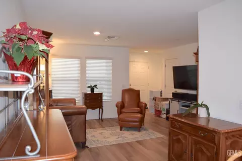 5918 Commonwealth Ave, Bakersfield, CA 93313 photo 5