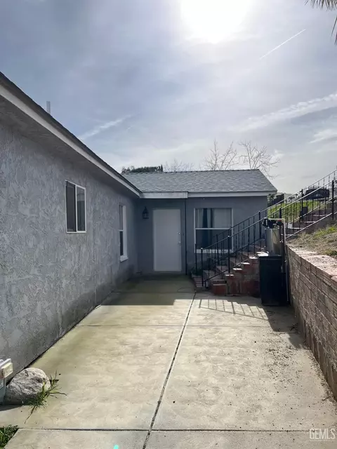 518 Garfield Ave, Taft, CA 93268 photo 6