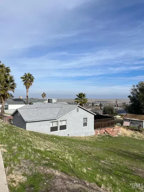 518 Garfield Ave, Taft, CA 93268 photo 1