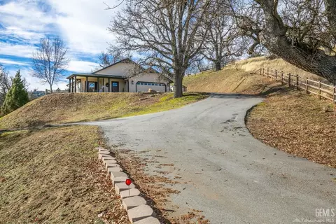 30300 Knight Ct, Tehachapi, CA 93561 photo 4