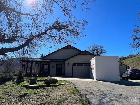 30300 Knight Ct, Tehachapi, CA 93561 photo 3