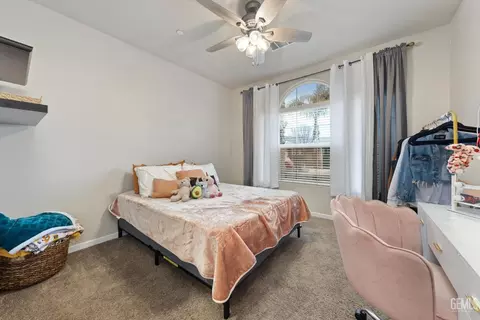 Bedroom - 5824 Quebec Ave, Bakersfield, CA 93313 photo 8 of 9