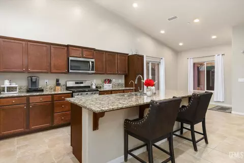 Kitchen - 5824 Quebec Ave, Bakersfield, CA 93313 photo 1 of 4