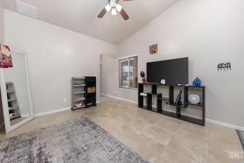 Bedroom - 5824 Quebec Ave, Bakersfield, CA 93313 photo 7 of 9