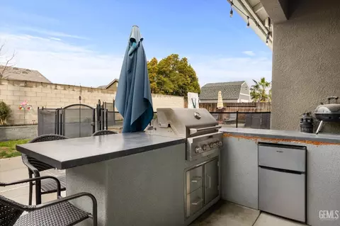 Exterior - 5824 Quebec Ave, Bakersfield, CA 93313 photo 5 of 6