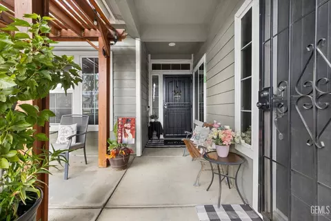 Exterior - 5824 Quebec Ave, Bakersfield, CA 93313 photo 4 of 6
