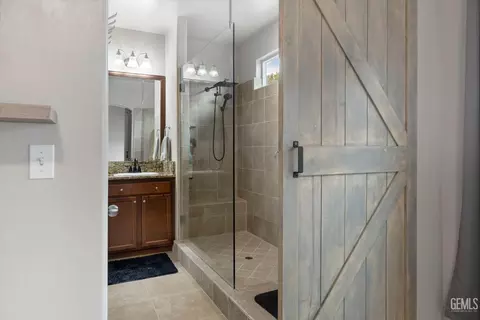 Bath - 5824 Quebec Ave, Bakersfield, CA 93313 photo 1 of 5