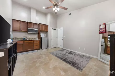 Kitchen - 5824 Quebec Ave, Bakersfield, CA 93313 photo 3 of 4