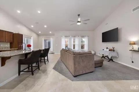 Living - 5824 Quebec Ave, Bakersfield, CA 93313 photo 1 of 2