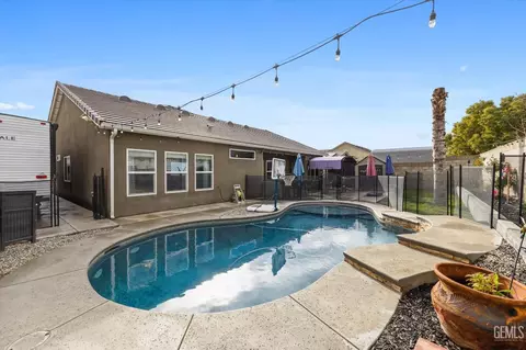 Exterior - 5824 Quebec Ave, Bakersfield, CA 93313 photo 6 of 6