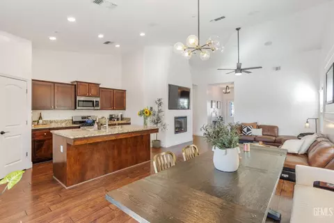 9505 Flowertree Dr, Shafter, CA 93263 photo 13