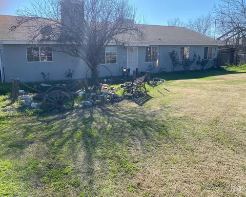 4331 Lorraine St, Shafter, CA 93263 photo 4
