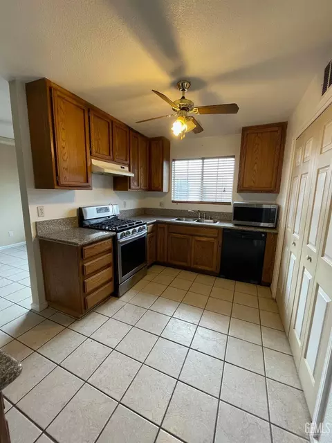 4331 Lorraine St, Shafter, CA 93263 photo 6