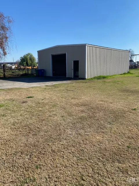 4331 Lorraine St, Shafter, CA 93263 photo 3